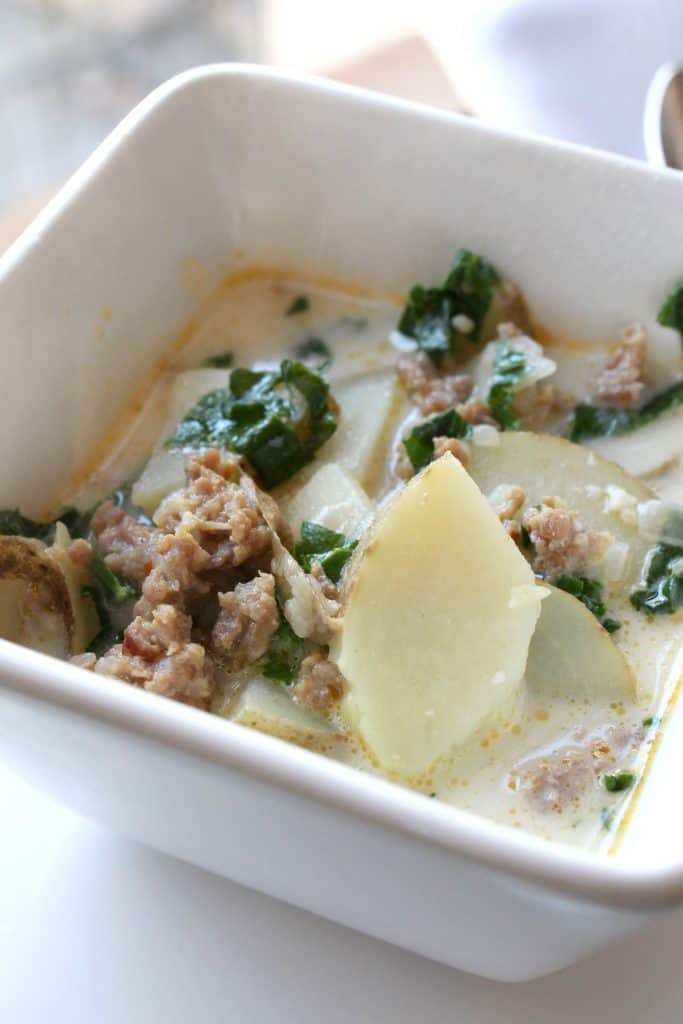 This delicious Zuppa Toscana soup is made in the Instant Pot pressure cooker, making it a quick and easy recipe that tastes much like Olive Garden's version! Instant Pot Recipes | Pressure Cooker Recipes | Zuppa Toscana Recipes 