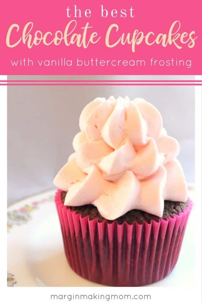 These are the absolute best chocolate cupcakes with vanilla buttercream frosting! Making lovely cupcakes at home doesn't have to be complicated. Click through to learn how! Best chocolate cupcakes | Vanilla buttercream frosting | perfect cupcakes 