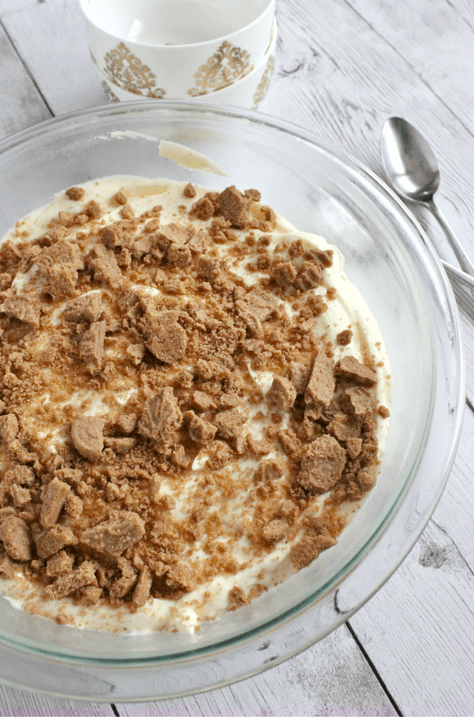 This Speculoos Tiramisu Pudding is a light and airy, quick and easy dessert of crushed cookies paired with fluffy cream. It's perfect for the holidays! Speculoos Recipe | Biscoff Recipe | Speculoos Tiramisu | Easy Christmas Dessert | Christmas Dessert for a Crowd