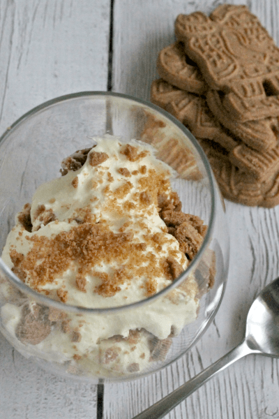 This Speculoos Tiramisu Pudding is a light and airy, quick and easy dessert of crushed cookies paired with fluffy cream. It's perfect for the holidays! Speculoos Recipe | Biscoff Recipe | Speculoos Tiramisu | Easy Christmas Dessert | Christmas Dessert for a Crowd