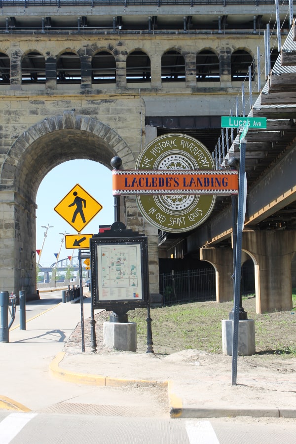 sign at laclede's landing