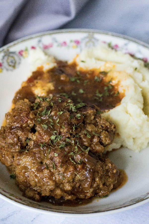 salisbury steak with mashed potatoes cooked in the Instant Pot #instantpot 