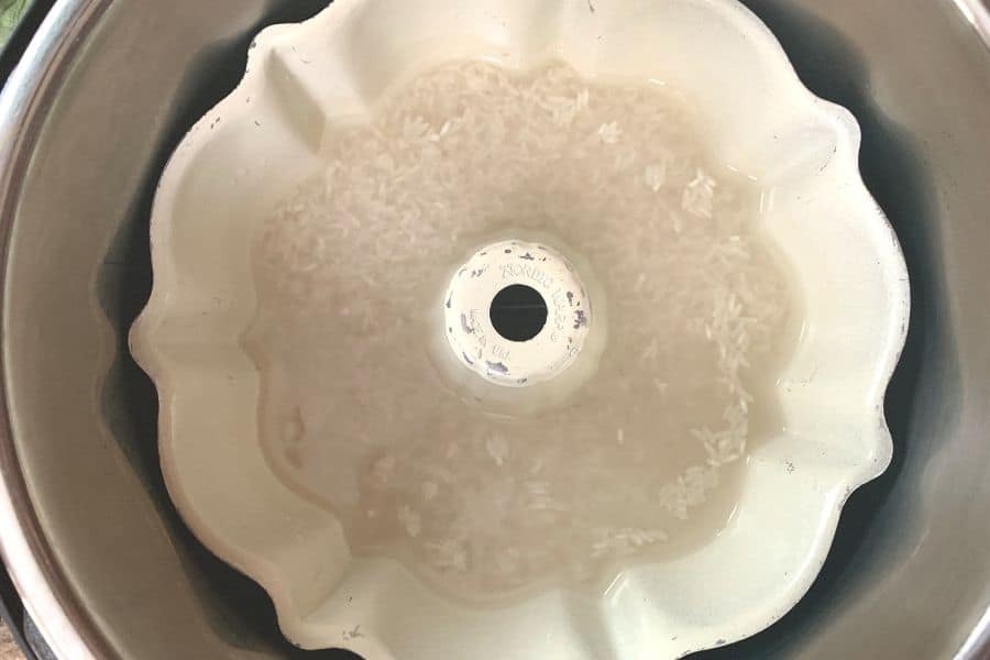 bundt pan filled with rice and water, inside the Instant Pot