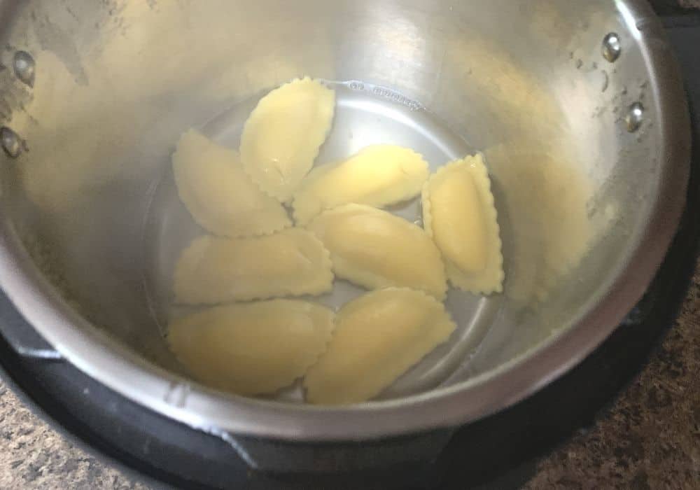 perfectly cooked al dente cheese ravioli in the Instant Pot