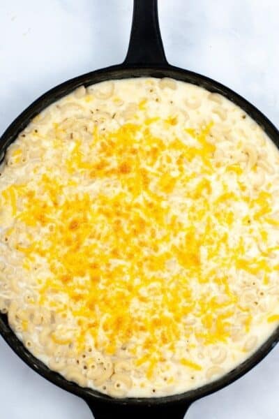 cast iron skillet with copycat cracker barrel mac and cheese baked in it