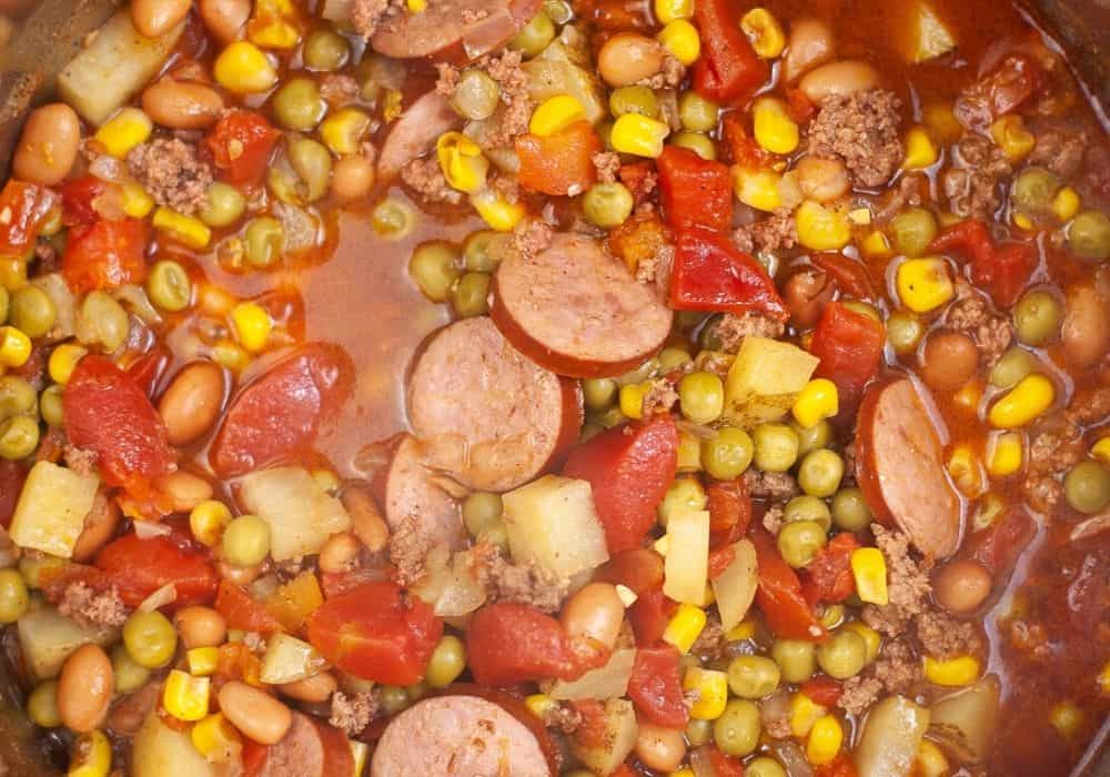 remaining ingredients added to the pot, ready to simmer for an hour.