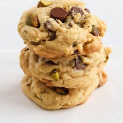 Easy Pistachio Chocolate Chip Cookies