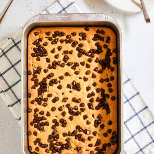 overhead view of an aluminum cake pan with vanilla pudding dump cake in it.